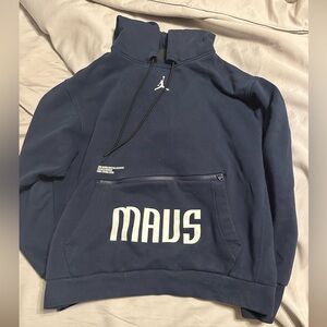 Dallas Mavericks Jordan Hoodie. Large. Slight shrink